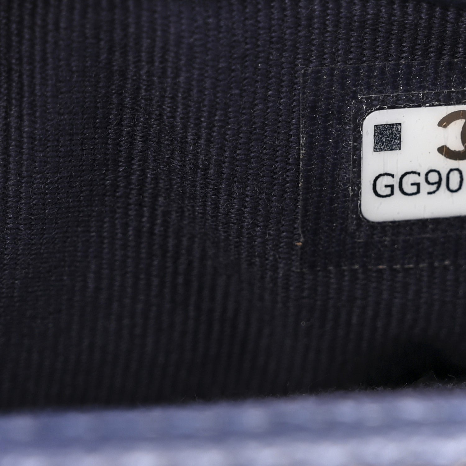 Caviar Quilted Flap Phone Holder With Chain Navy - Image 9