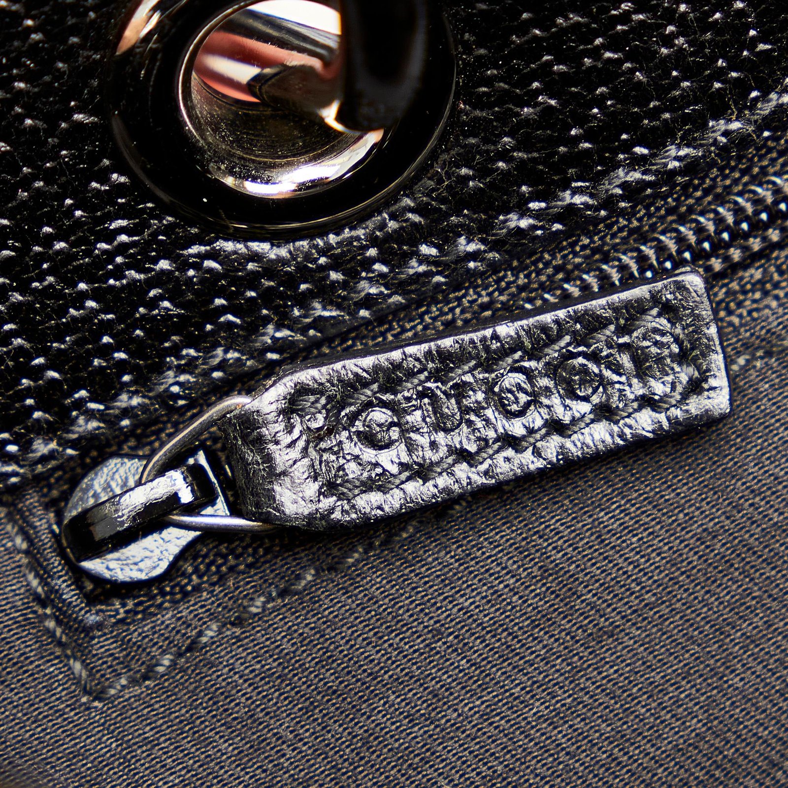 Gucci GG Canvas Eclipse Shoulder Bag - Image 9