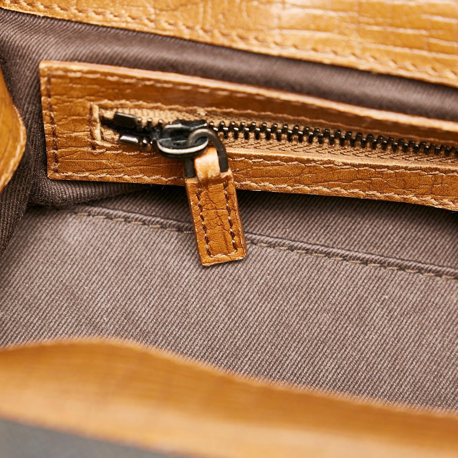 Gucci GG Canvas Handbag - Image 9